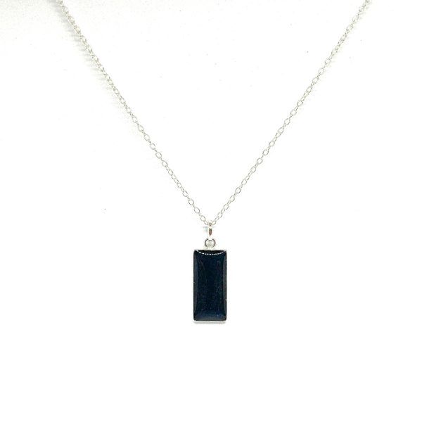 colgante de plata rectangular con ceniza de mascota